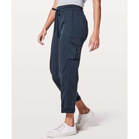 Lululemon Pants - Lululemon Women Move Lightly Pant Navy Size 6 A000838